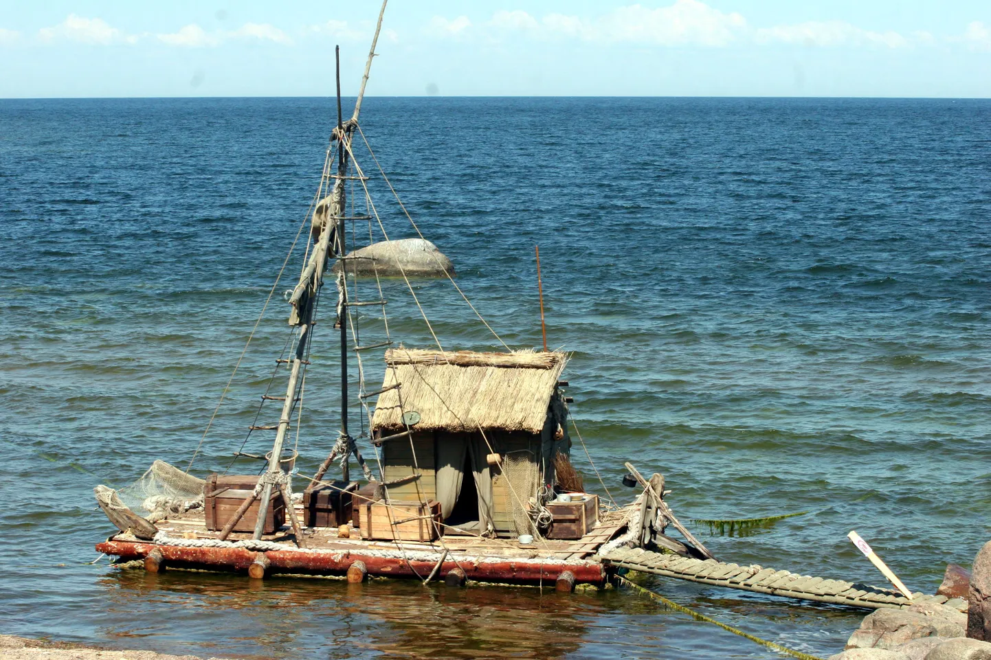 Suveetenduse «Kon-Tiki» lava Käsmu rannavees