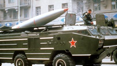 Cовесткая ракета, способная нести ядерную боеголовку, на параде (фото из архива)