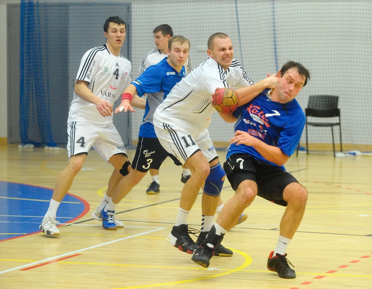 Olari Paumets (nr. 4) viskas Serviti võidumängus kaheksa väravat.