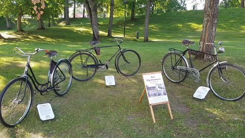 GALERII ⟩ Kilekeepide ja vihmavarjude paraad ehk lennupäevad Nurmsis