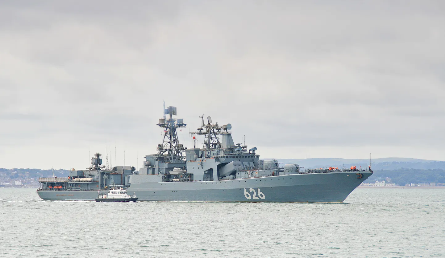 Vice-Admiral Kulakov eraldus teiste Vene laevade koosseisust Koola poolsaare lähistel toimunud mereväeõppuselt ning asus Bayernit jälitama.