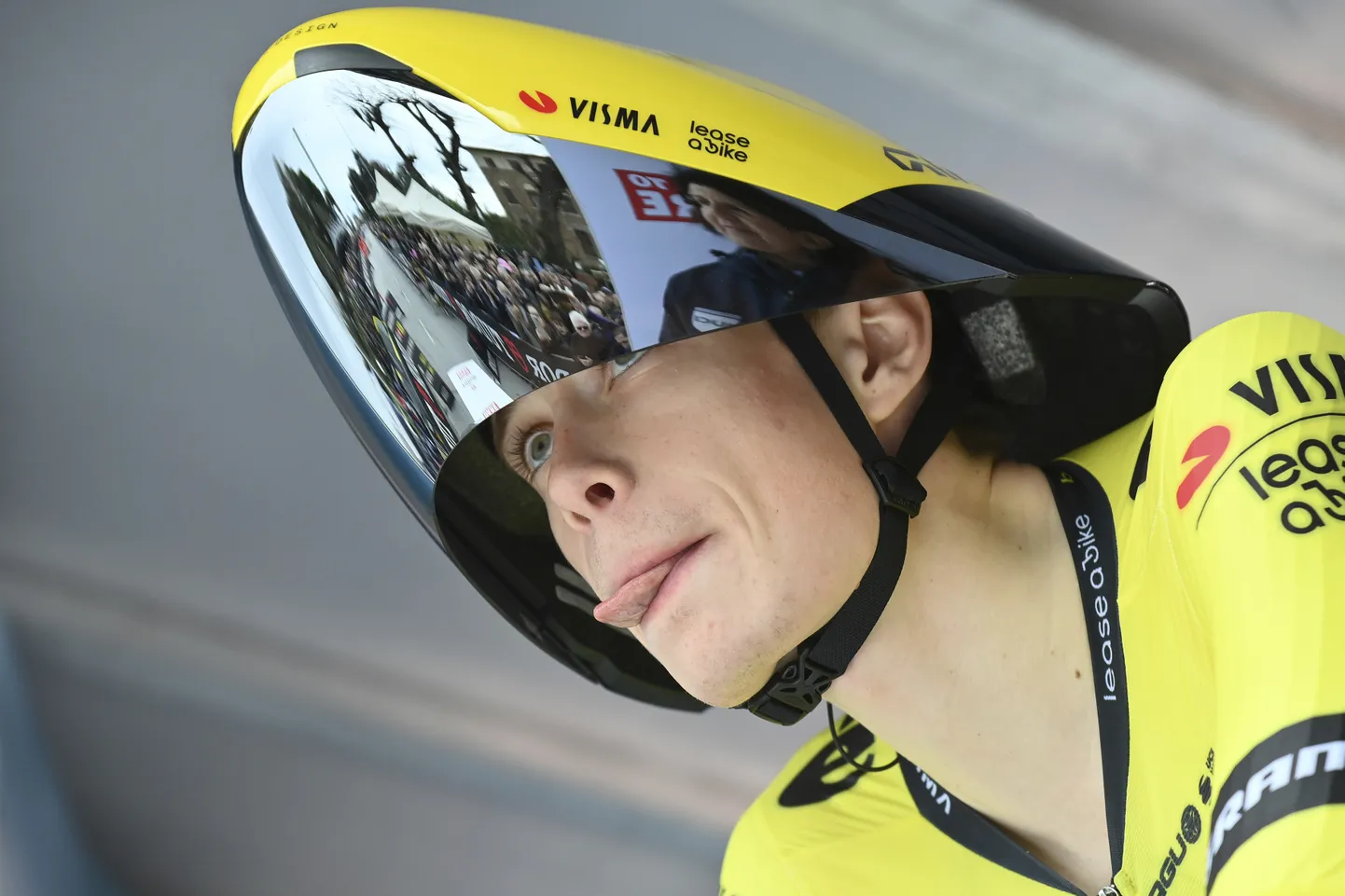 Jonas Vingegaard uue kiivriga.