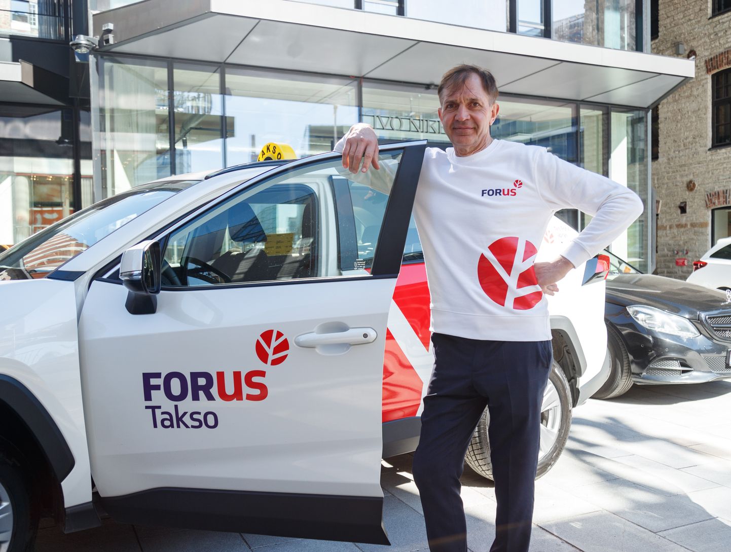 11 апреля Урмас Сыырумаа запустил платформу, предлагающую услуги такси, Forus Taxi.