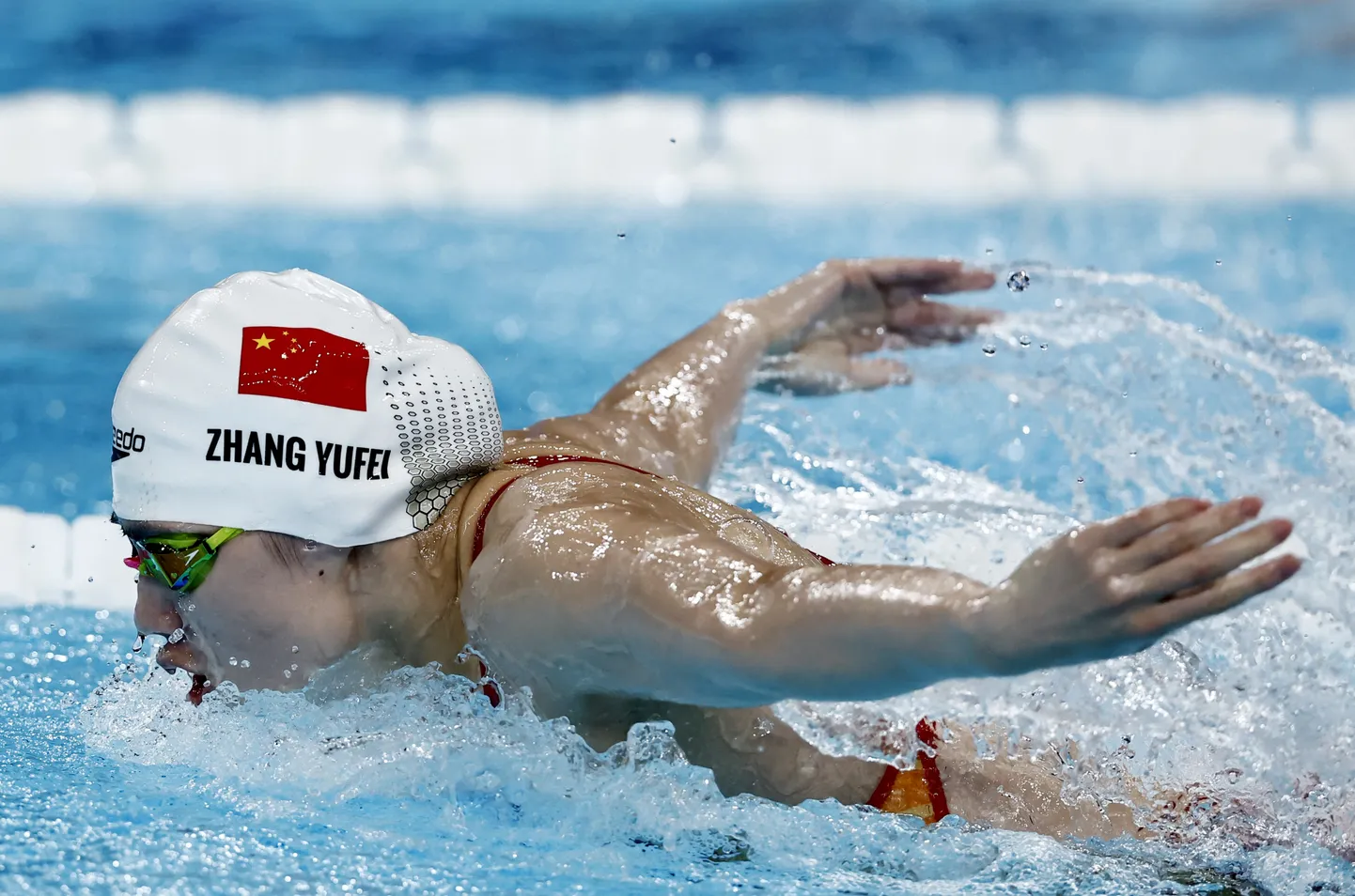 Üks New York Timesi artiklis mainitud Hiina ujujaid on Yufei Zhang, kes võitis Pariisi olümpial kuus medalit.
