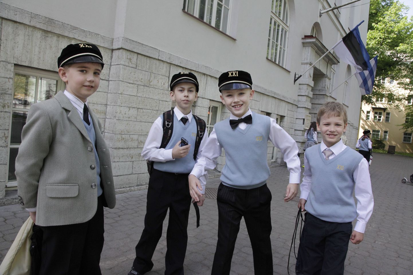 Tallinna 21. Koolis anti täna kätte lõputunnistusi. Pildil 1. klassi lõpetanud Siim (vasakult), Tambet, Alexander ja Mark.