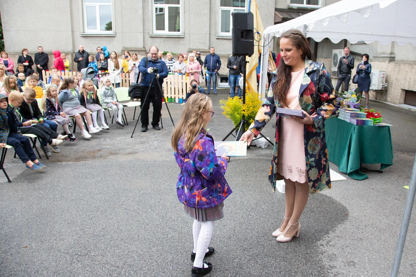 Eelmisel aastal oli Jõhvi põhikoolis vaid üks avaaktus, millel said osaleda 1. ja 12. klassi astujad. Tänavu peab direktor Liina Mihkelson pidama viis kõnet, sest just nii palju eraldi aktusi on koolis tulemas.