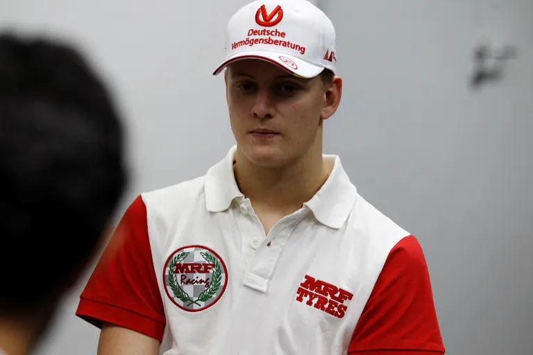 Mick Schumacher kõnnib vormelisõitjana isa jälgedes. FOTO:
