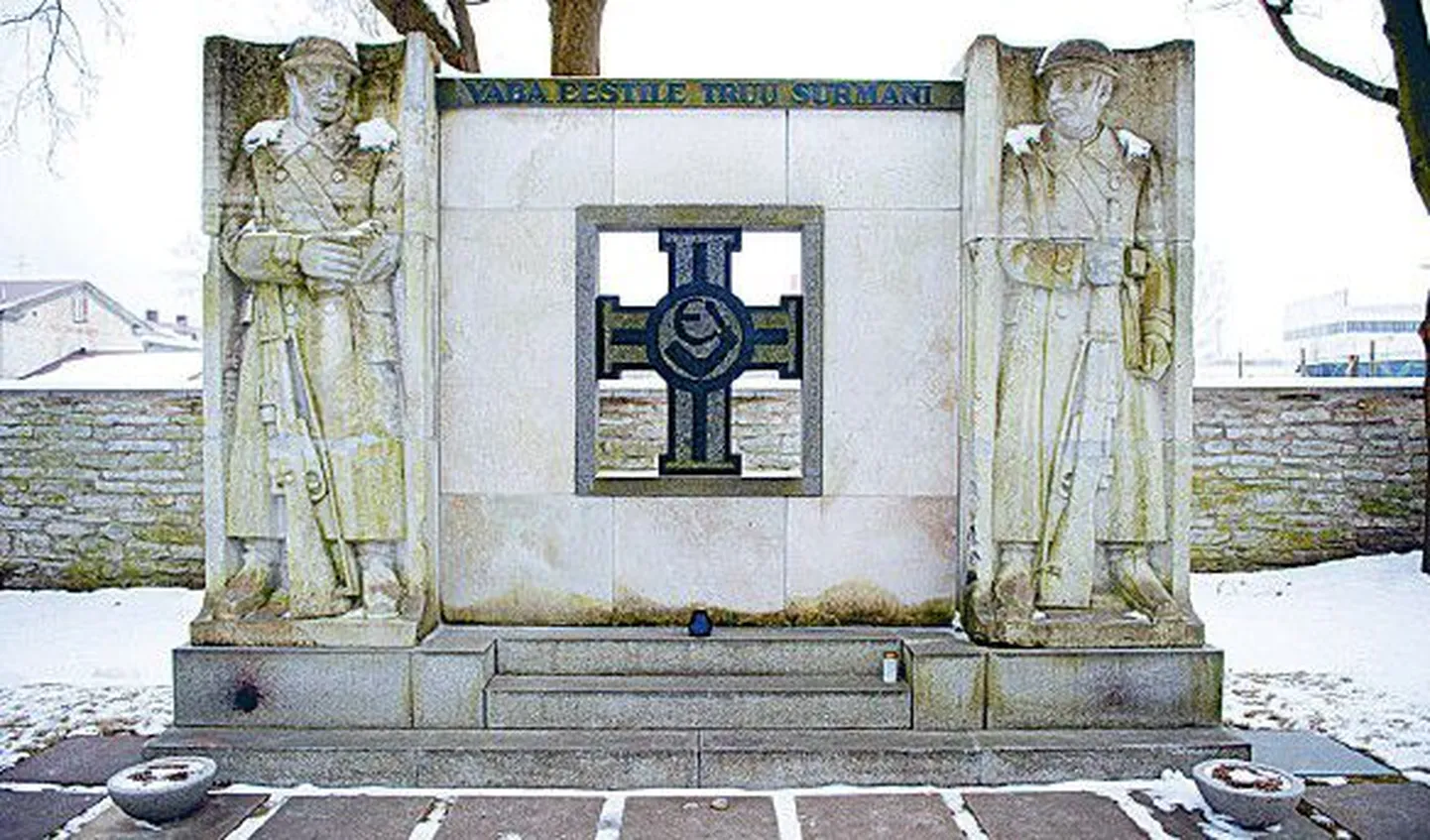 Vabadusristi kavaleride mälestussamba keskel olev graniitrist oligi 33 aastat Meriväljal peidus.