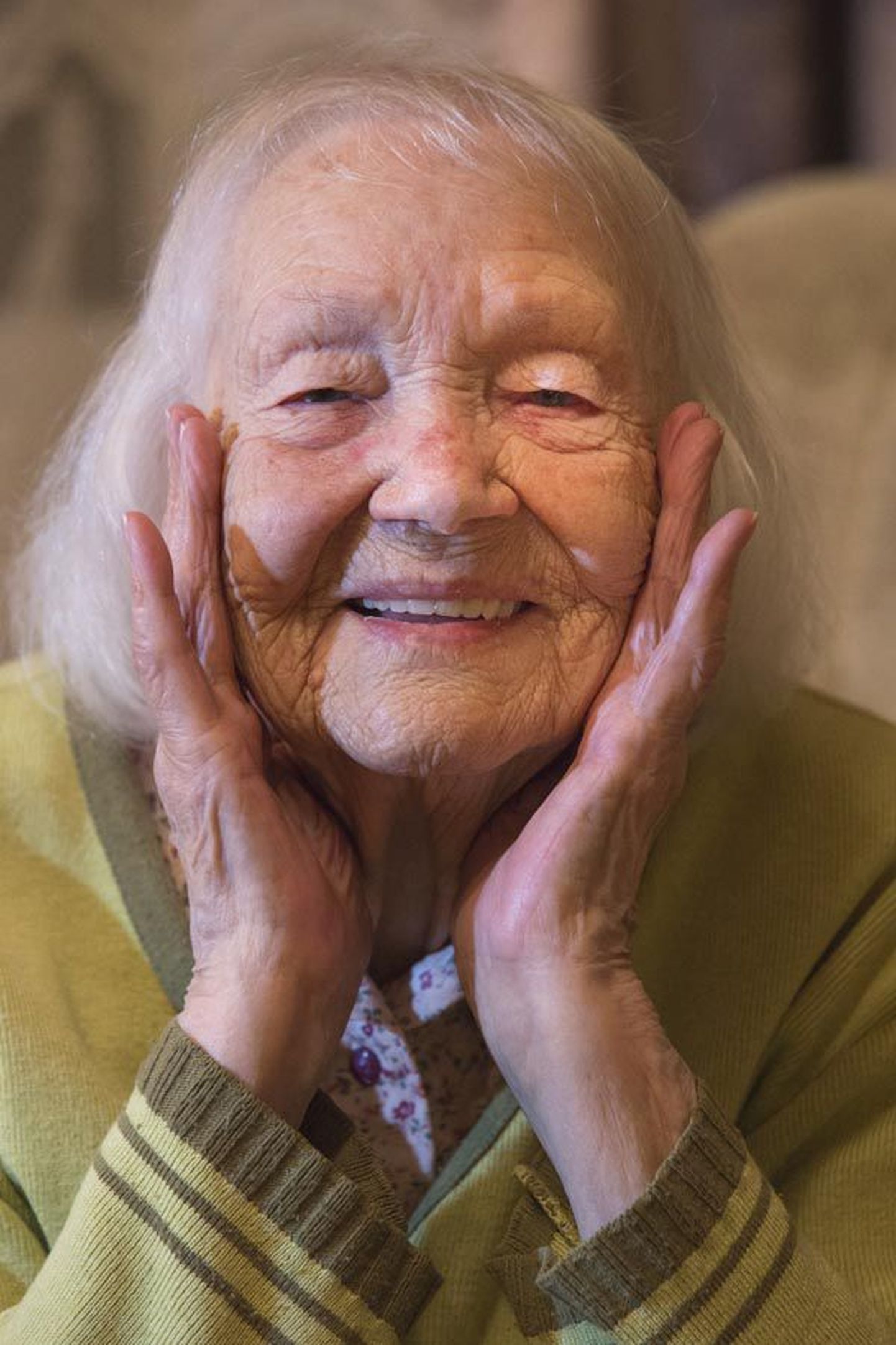99. sünnipäevale lähenev Leida Karpa on elanud oma sõnul ilusat elu – pole kunagi tundnud nälga ega puudust ning tema ümber on head inimesed.