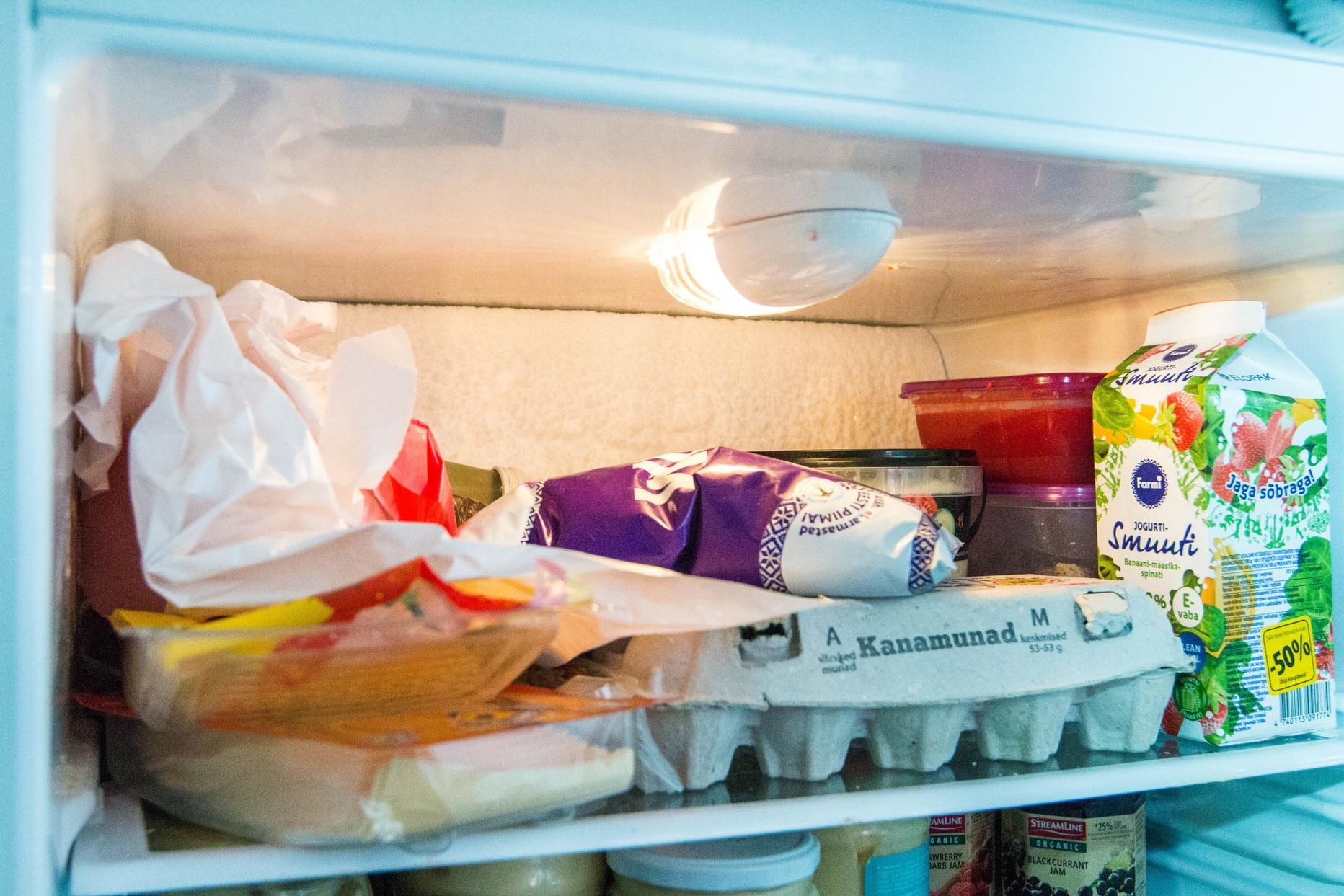 Vargad viisid külmkapist toidukraami ja alkohoolseid jooke. Pildil olev toidukraam ei ole vargusega seotud.