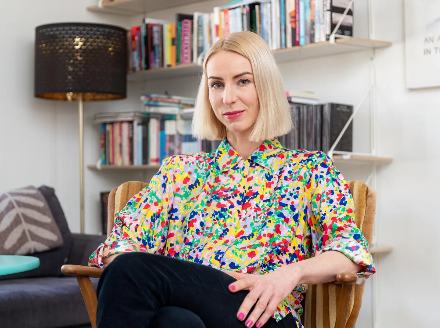 Filmirežissöör Marianne Kõrver tunnistab, et tema teadmised Subbist pärinevad kahest kastitäiest arhiivimaterjalidest, paarist filmikatkendist ning maalidest.