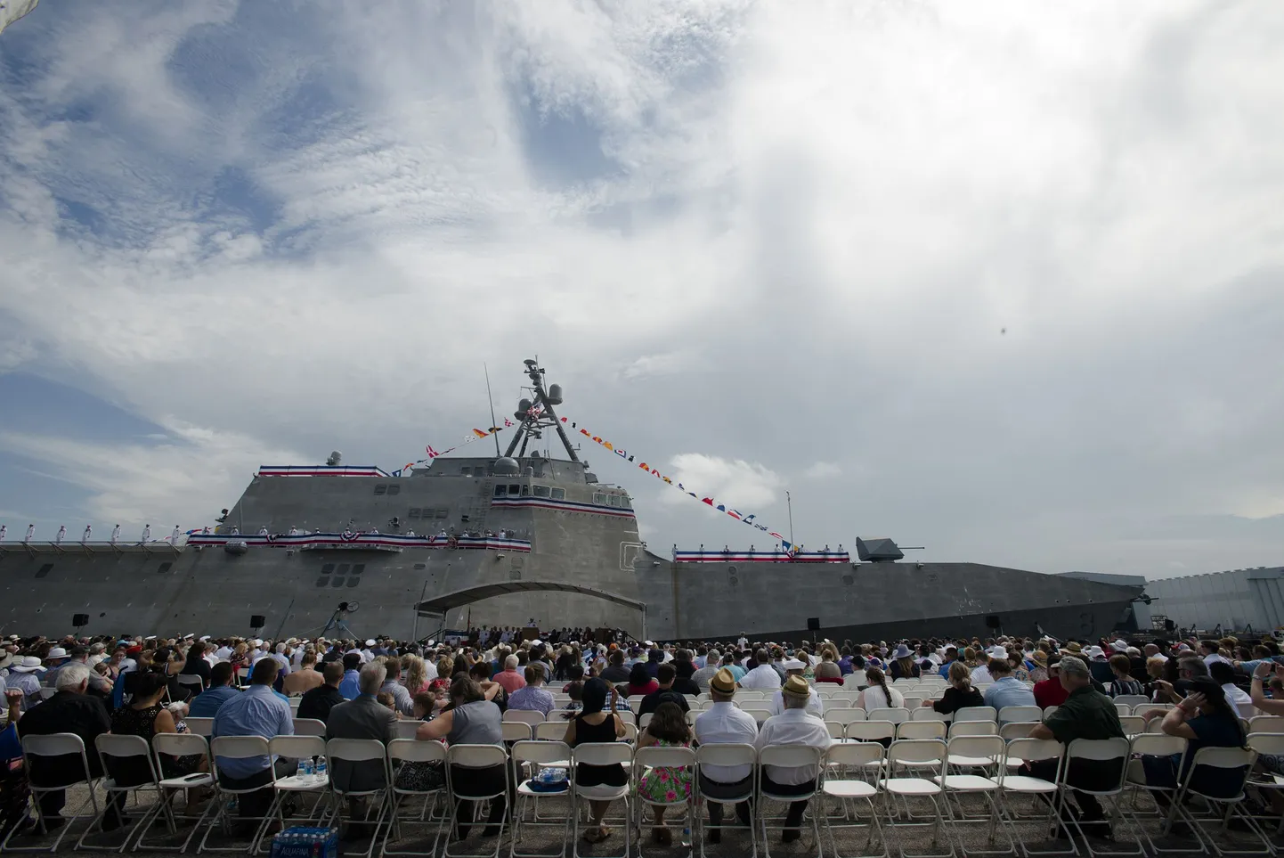 Корабль прибрежной зоны ВМС США LCS-6 USS Montgomery.