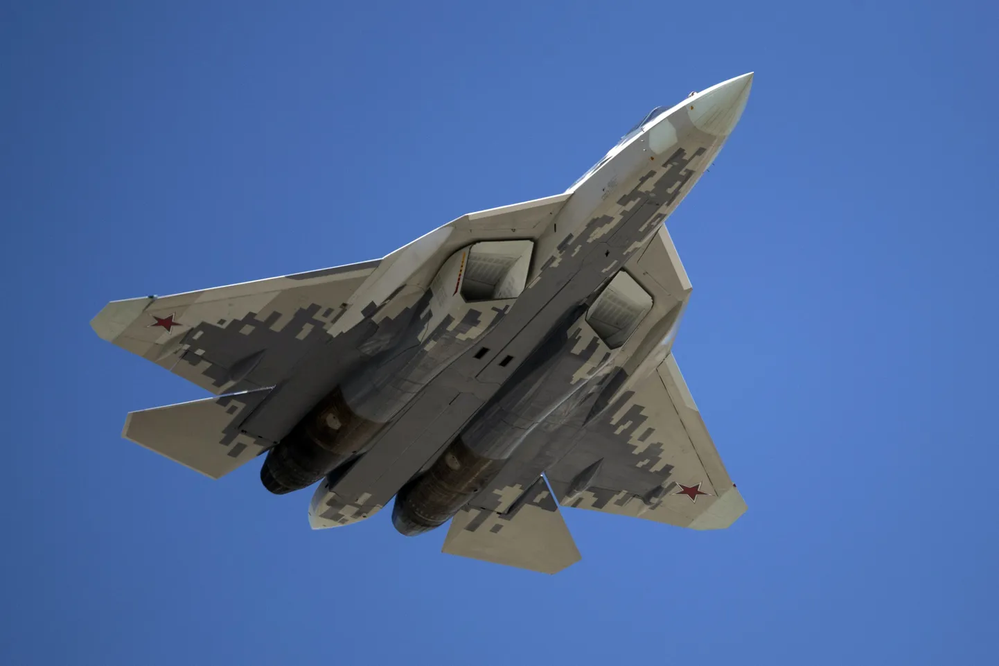 Vene õhujõudude hävituslennuk Su-57.