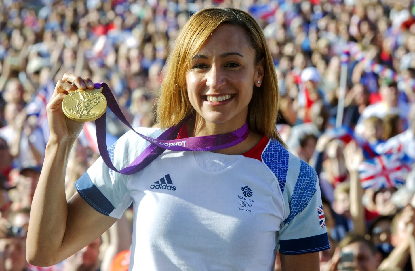 Джессика Эннис с золотой медалью Лондонской Олимпиады.