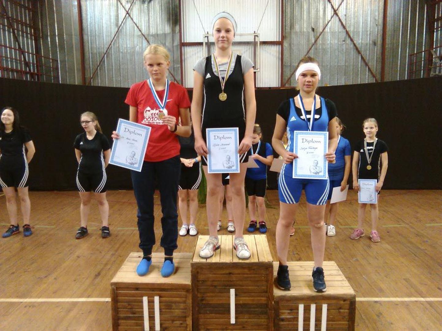 Tütarlaste võistluskaalus alla 44 kg teenis Mõisaküla tüdruk Iti Marii Varik teise koha. Esikoha saavutas selles arvestuses Kaisa Kivirand Järvamaalt ning kolmas oli lätlanna Sintija Freiberga.