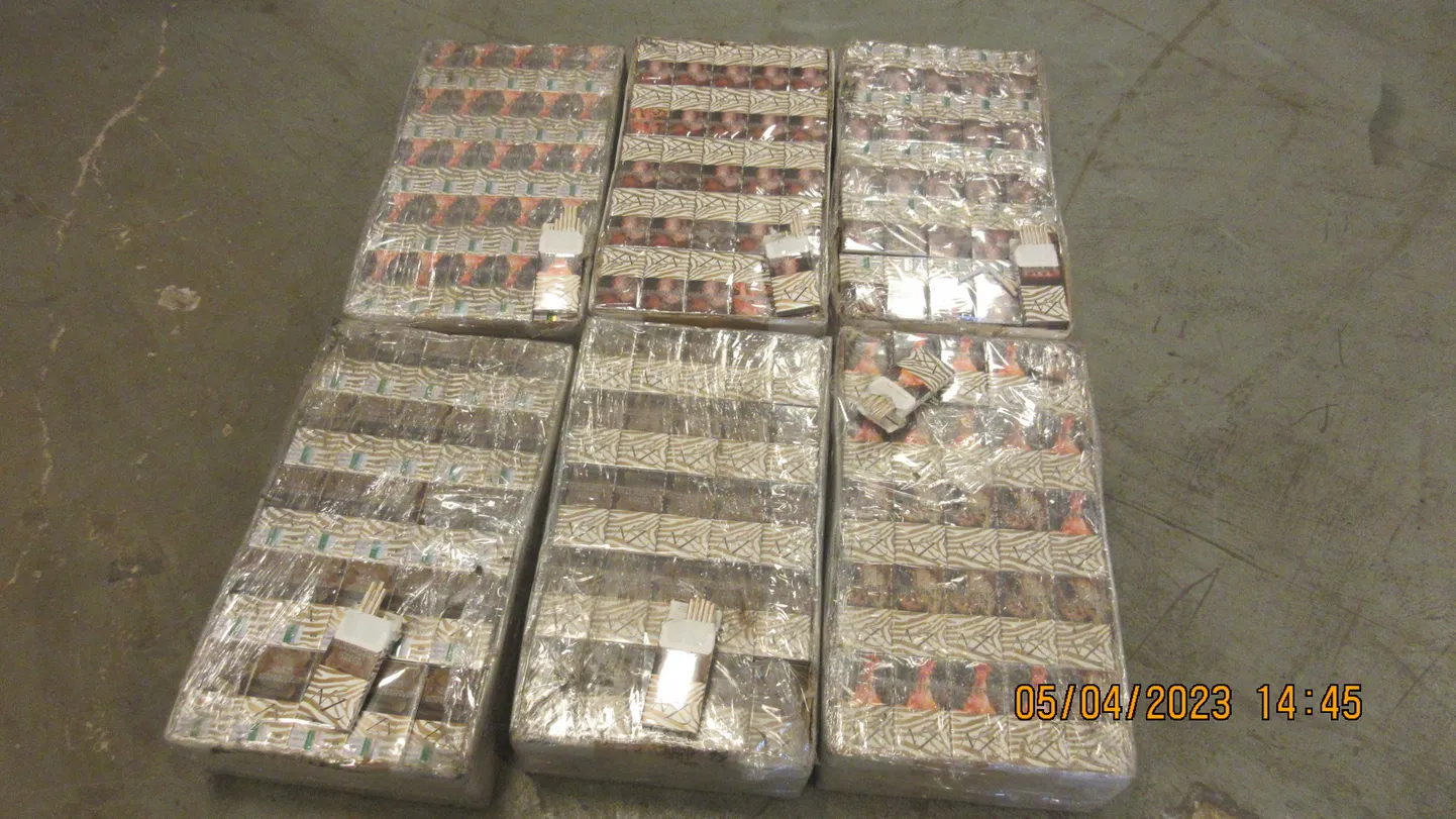 Kravas vilcienā atrod gandrīz 85 000 kontrabandas cigarešu