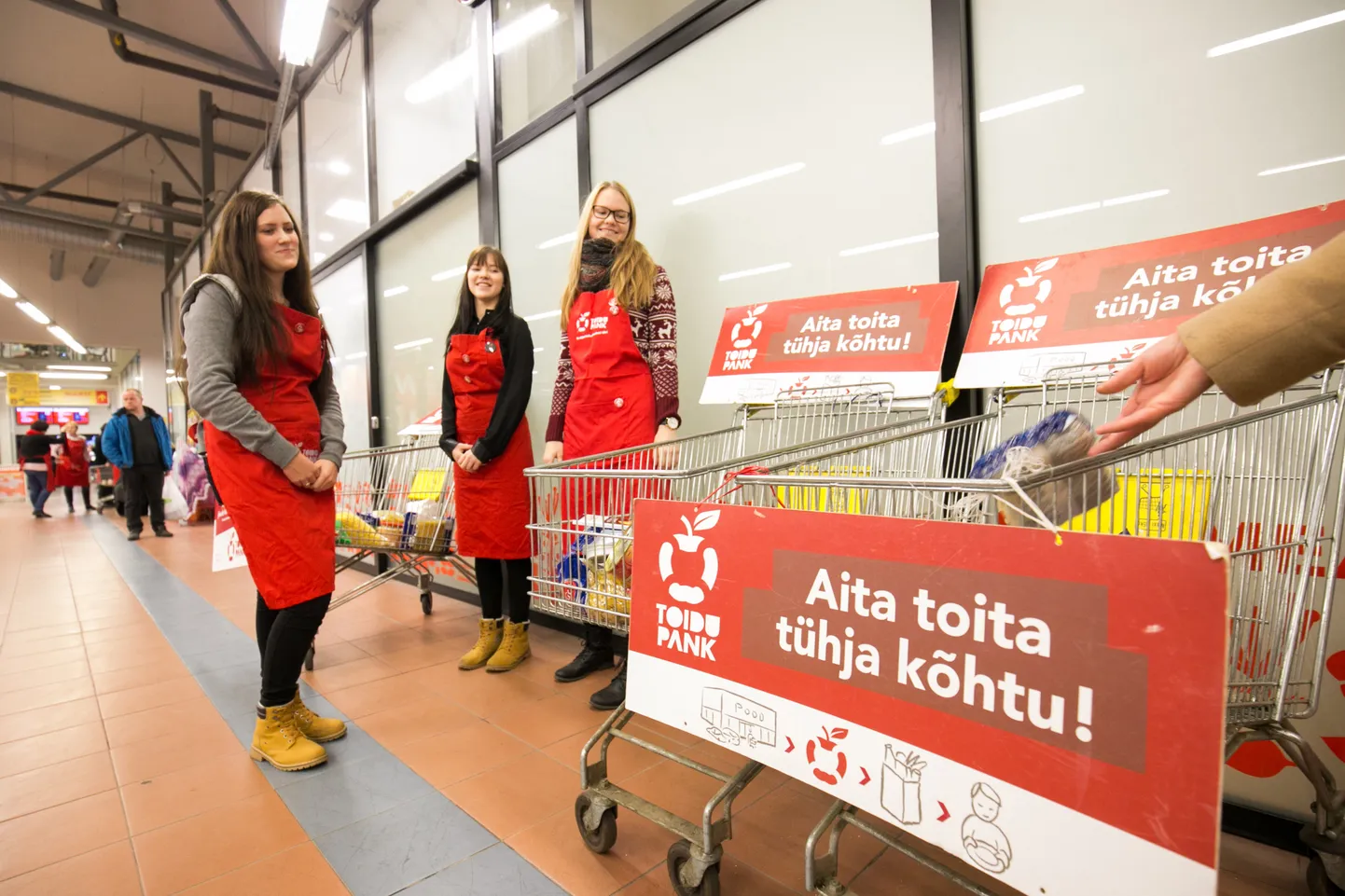 Toidupanga esindajad Paide Maksimarketis