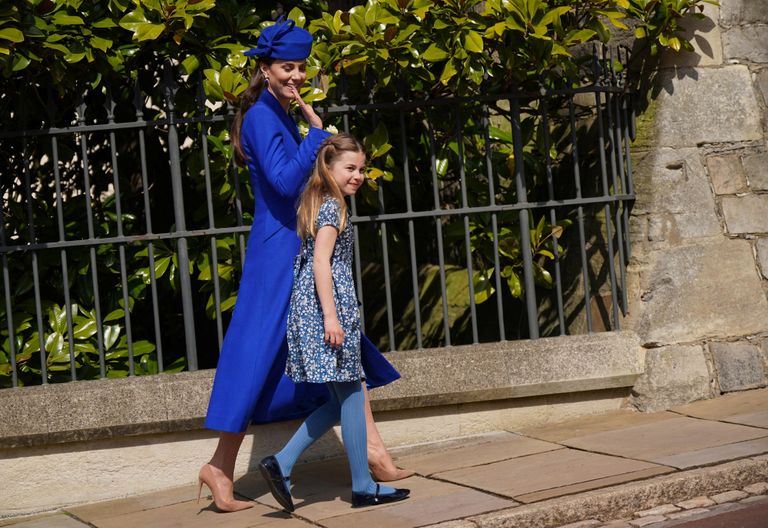 Walesi printsess Catherine koos printsess Charlotte'iga lahkumas kabelist.