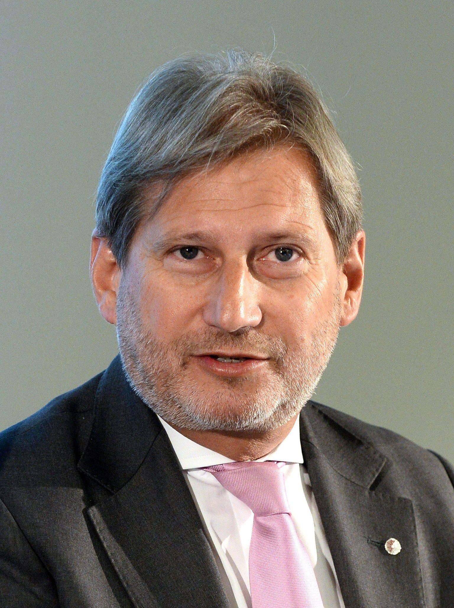 ELi naabruspoliitika- ja laienemisvolinik Johannes Hahn Riia idapartnerluse tippkohutumisel.