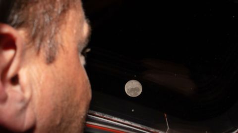 Artemis II astronaut saadab sõnumi Kuu tagaküljelt