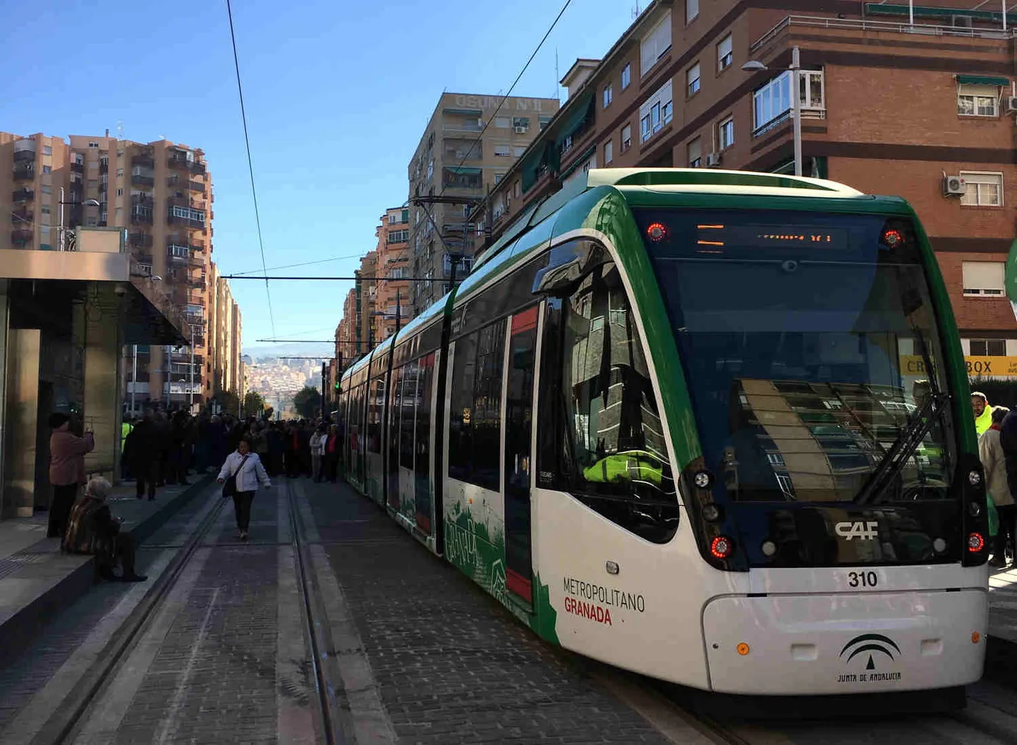 15 CAF Urbos III trammile (pildil), lisandub 2024. aastal veel 8 Skeletoni kondensaatoritega Urbost.