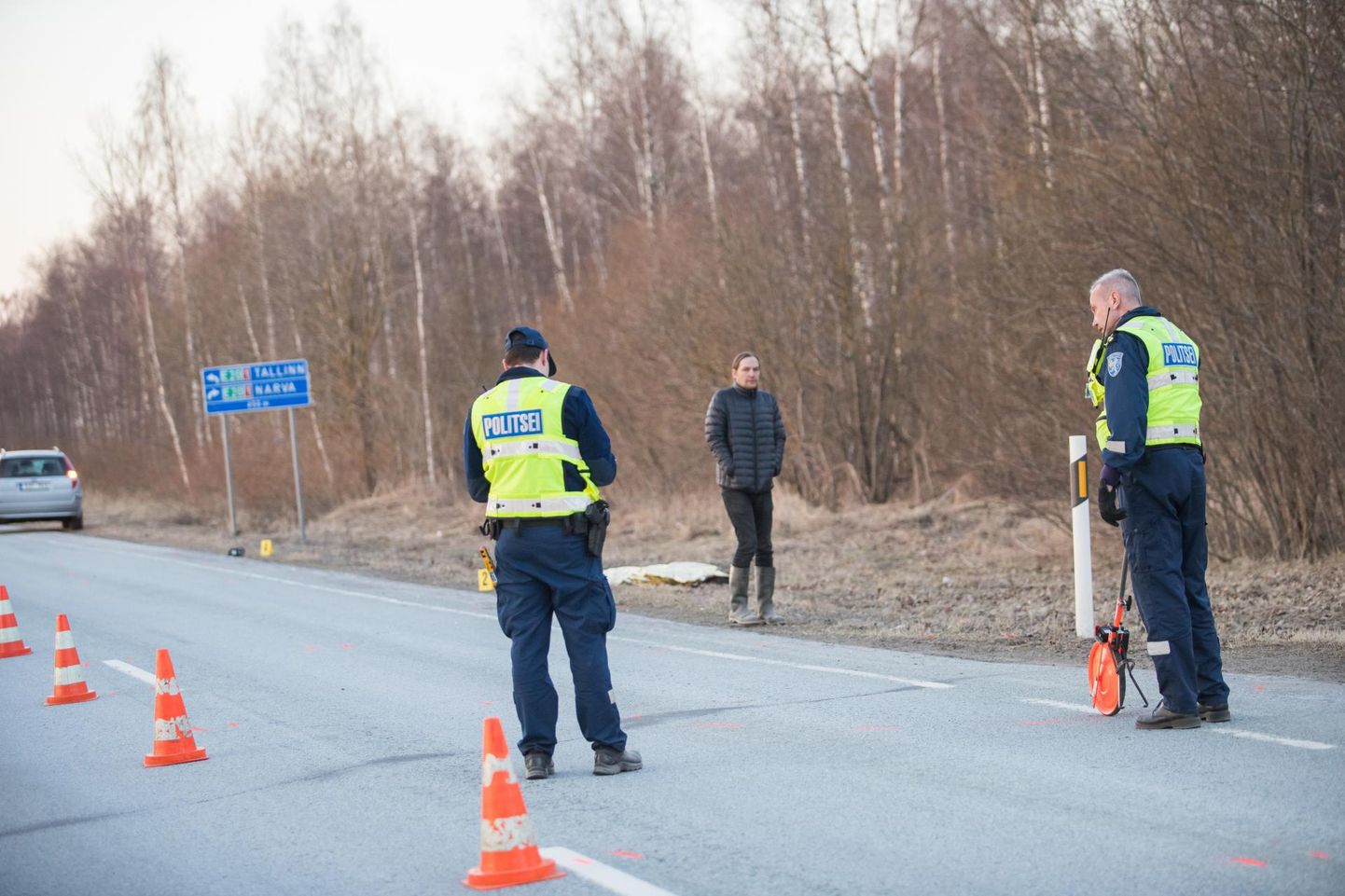 Üks traagilisemaid liiklusõnnetusi juhtus mullu 13. aprillil, mil Arkna risti lähedal sai traktori eest sõiduteele jooksnud 33-aastane naine autolt löögi ja suri.