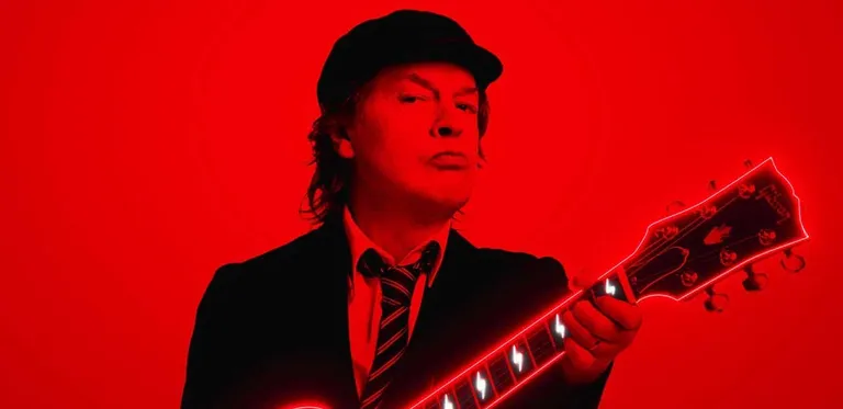 Anguss Jangs dziesmas "Shot In The Dark" klipā