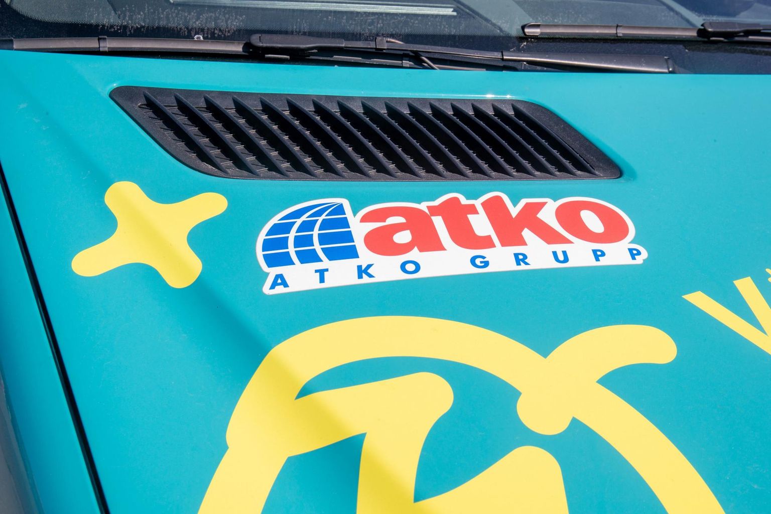 Логотип автобусной фирмы Atko.