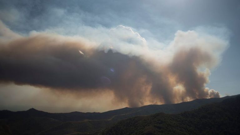 Дым лесных пожаров в Испании