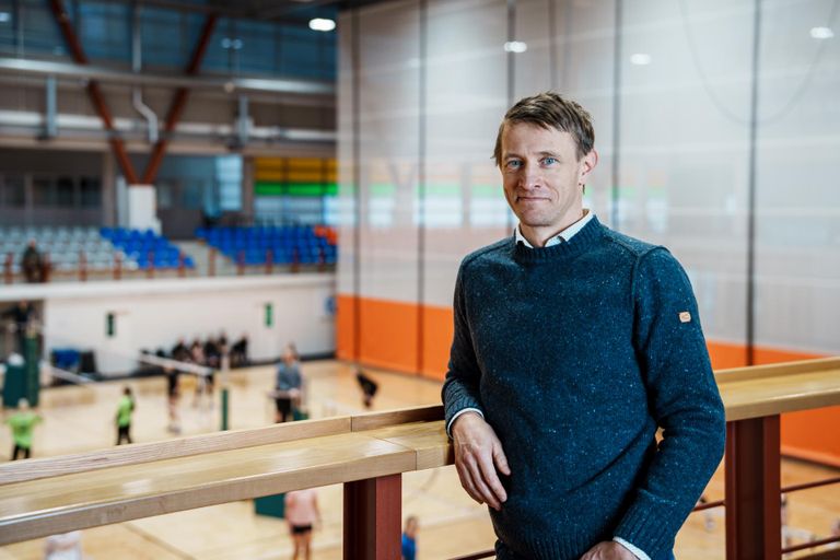 Pärnu spordikeskuse juhataja Maidu Lahe sõnutsi oli suur osa spordikeskuse hindadest paika pandud 2015. aastal ja vahepeal polnud neid muudetud.