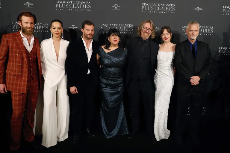 «Fifty Shades Freed» osalised: Eric Johnson, Rita Ora, Jamie Dornan, Erika Leonard James, Niall Leonard, Dakota Johnson ja James Foley.