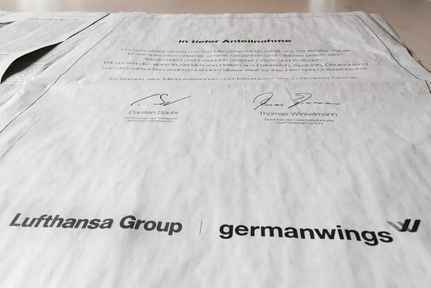 Eilses Frankfurter Allgemeine Zeitungis ilmus lehekülg, millel oli Lufthansa /Germanwingsi kaastundeavaldus hukkunute peredele.