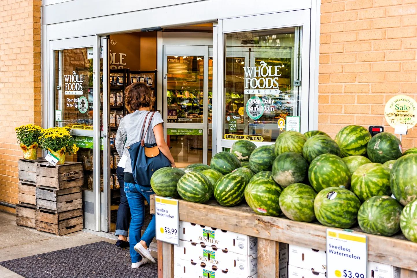 Haigestunuid oli ka Amazoni toidupoeketi Whole Foods Market töötajate hulgas.