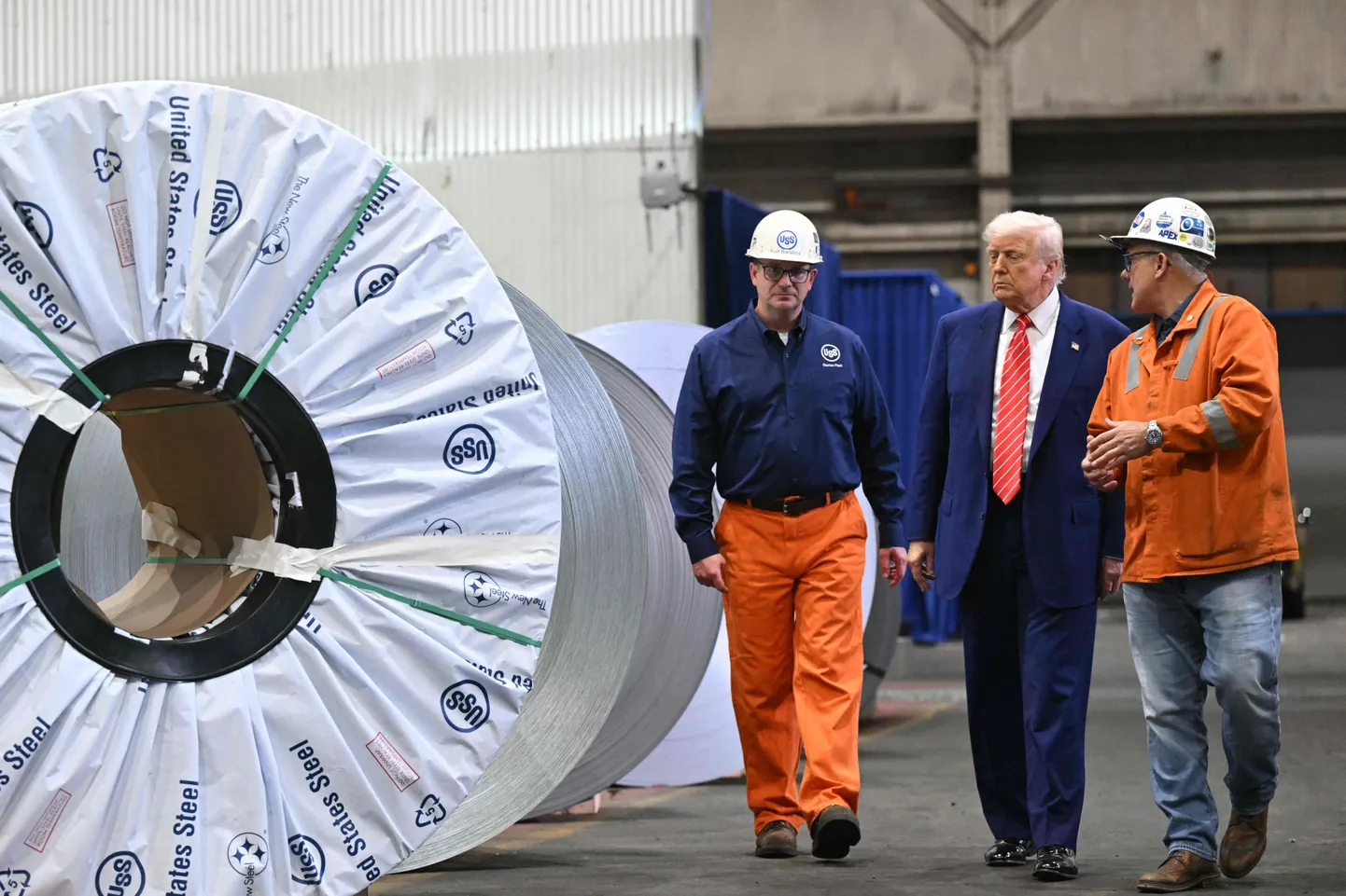 ASV prezidents Donalds Tramps 2025. gada 30. maijā apmeklē US Steel - Irvin Works West Mifflin, Pensilvānijas štatā, lai atzīmētu darījumu starp Nippon Steel un US Steel.