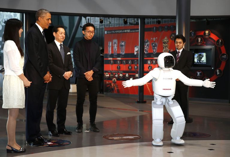 Endine USA president Barack Obama visiidil Jaapanisse tutvumas robotiga. / Scanpix