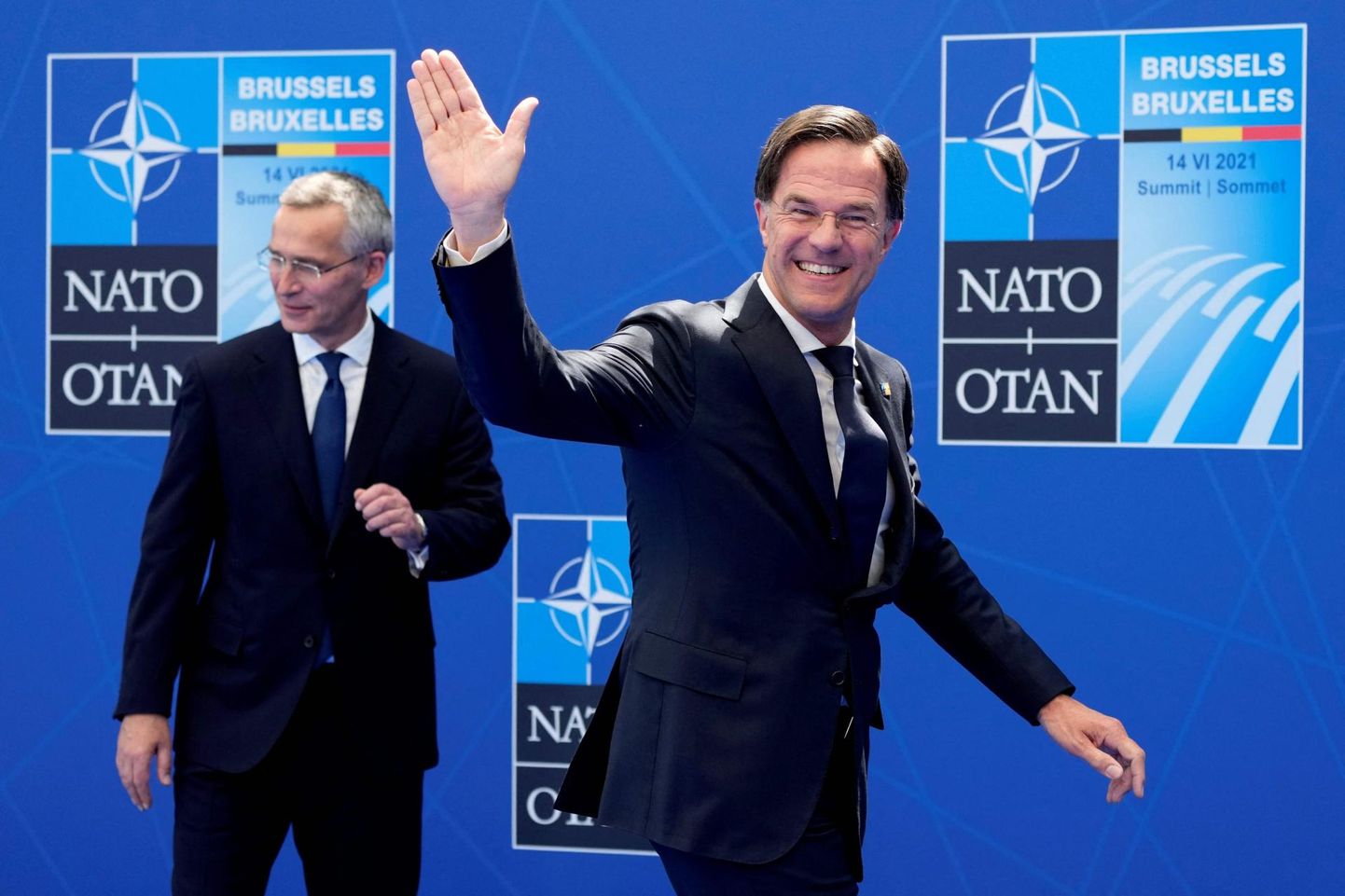 Hollandi ajutine peaminister Mark Rutte (paremal) on kõige tõenäolisem Jens Stoltenbergi (vasakul) matlipärija NATO peasekretäri kohale, kuna arvatakse, et võimeka suhtlejana suudaks ta allianssi kõige paremini triivida.