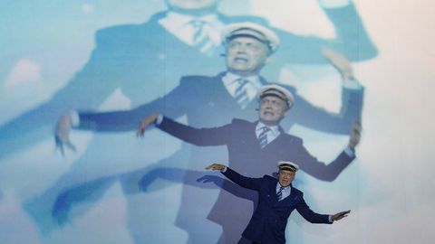 GALERII JA VIDEO ⟩ «Tuleksin kohe homme uuesti vaatama!» Riiga «Rahamaa» etendust vaatama sõitnud publik jagab esmamuljeid