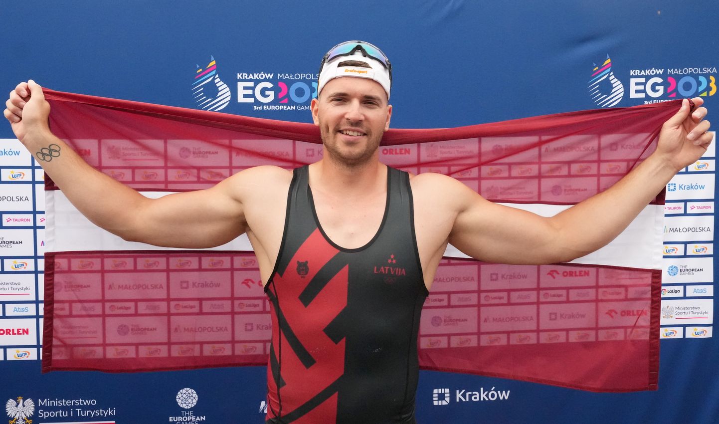 Latvijas smaiļotājs Roberts Akmens K1 200 metru distances smaiļošanas sacensībās III Eiropas spēlēs Krakovā.