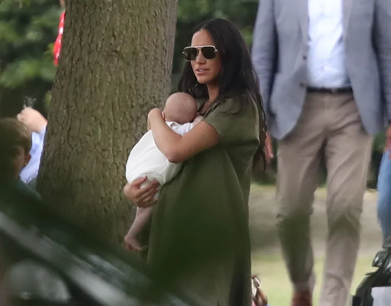 Meghan, Sussexi hertsoginna ja poeg Archie Berkshire’is Wokinghamis Billingbeari poloklubis heategevuslikul polosündmusel.