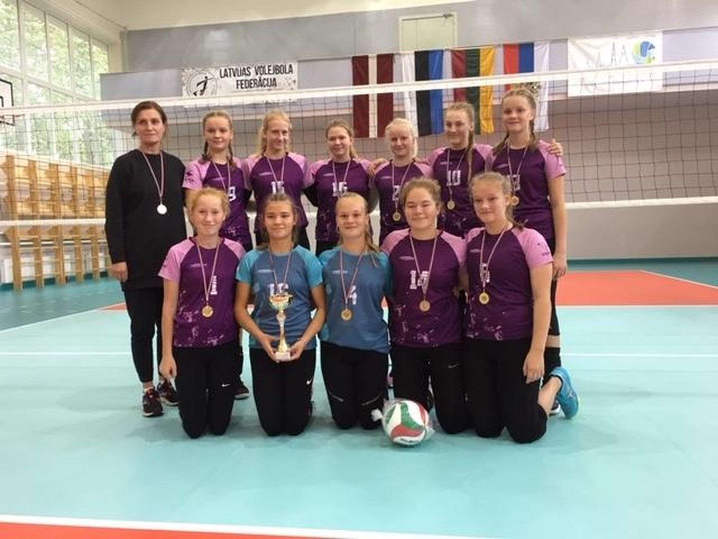 Võidukas Viljandi spordikooli võistkond sai Riias peetud rahvusvahelisel turniiril kaela kuldmedalid.