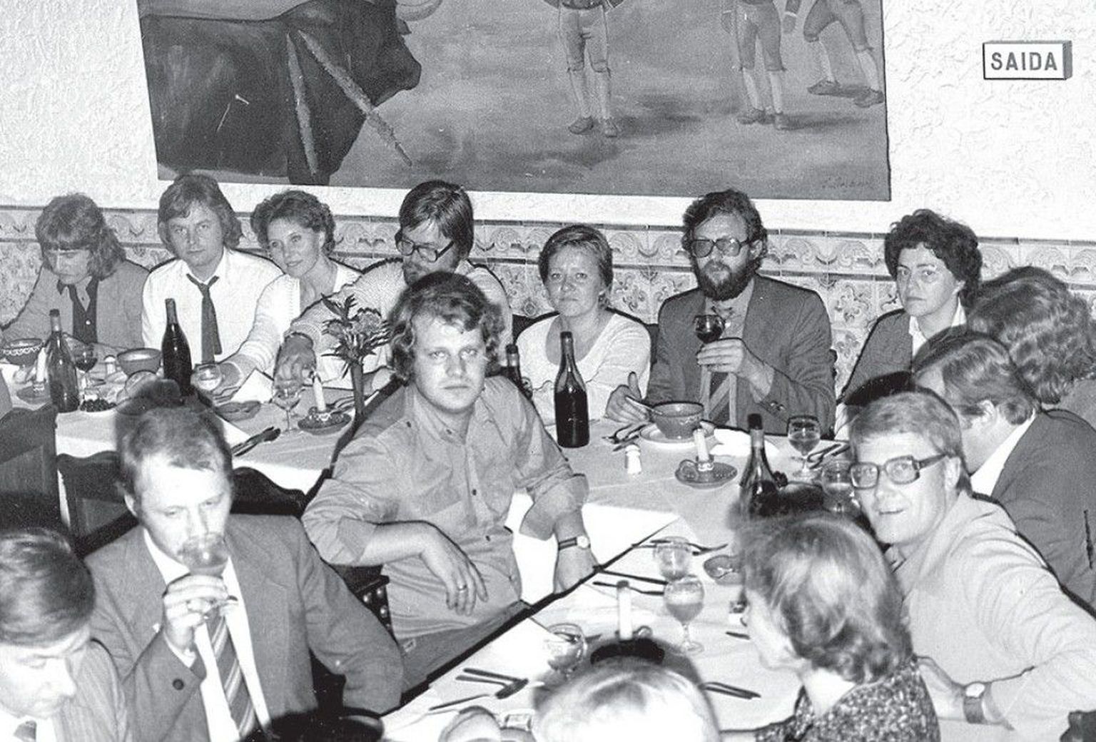Eesti delegatsioon 1982. aastal Portugalis Nõukogude kultuuripäevadel. Pildilt võib leida hulga tuntud muusikuid  Vello Toomemets, Ivo Linna, Ike Volkov, Silvi Vrait ja Toomas Kõrvits.
