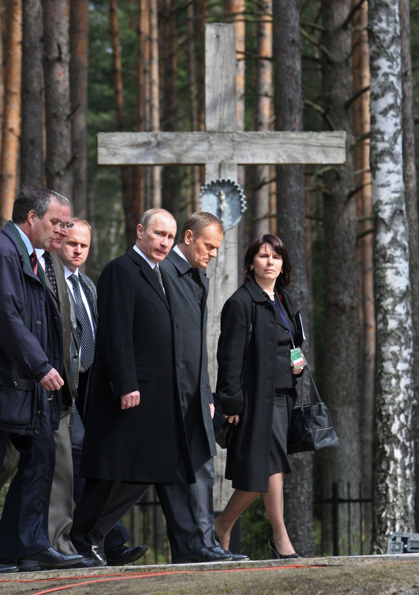 Vene valitsusjuht Vladimir Putin ja tema Poola ametivend Donald Tusk kohtusid alles mõne päeva eest Smolenski lähedal asuvas Katõni memoriaalis.