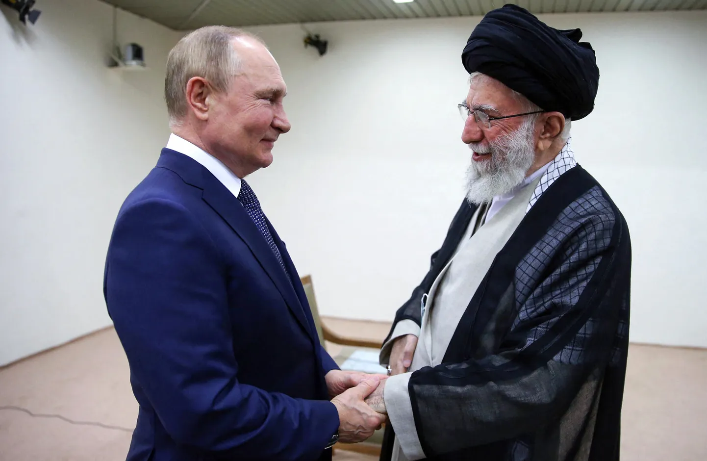 Iraani kõrgeim juht ajatolla Ali Khamenei kohtumas Venemaa diktaator Vladimir Putiniga Teheranis 19. juulil 2022. aastal.