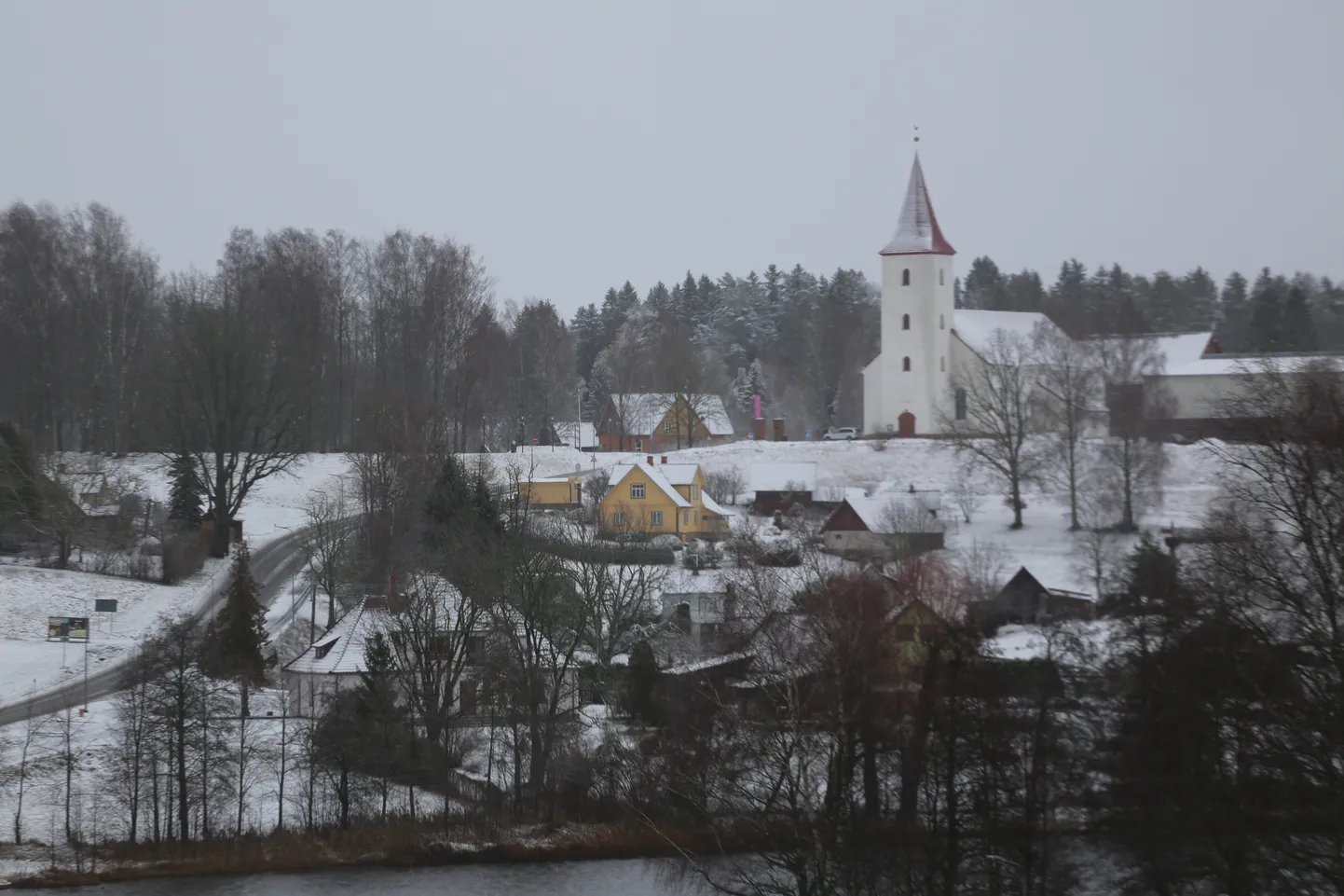 20. novembri hommikul Võrumaal maha sadanud lumi Rõuges.