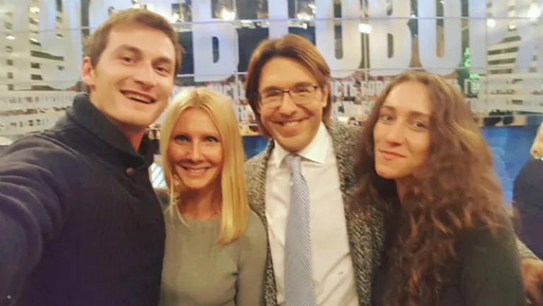 Жених Дианы Шурыгиной (слева) часто делает селфи со знаменитостями