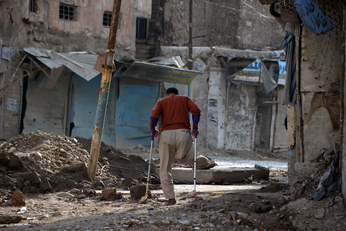Aasta tagasi ISISe käest vabastatud Mosul on endiselt varemeis ning kohalikud elanikud ple rahul võitlejate üksusega, kelle Iraagi valitsus on pannud piirkonnas korda pidama.