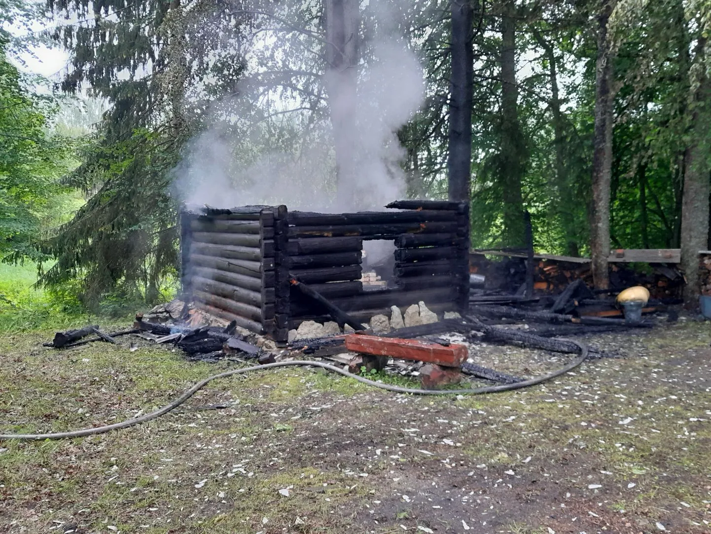 Põlenud suitsusaun.