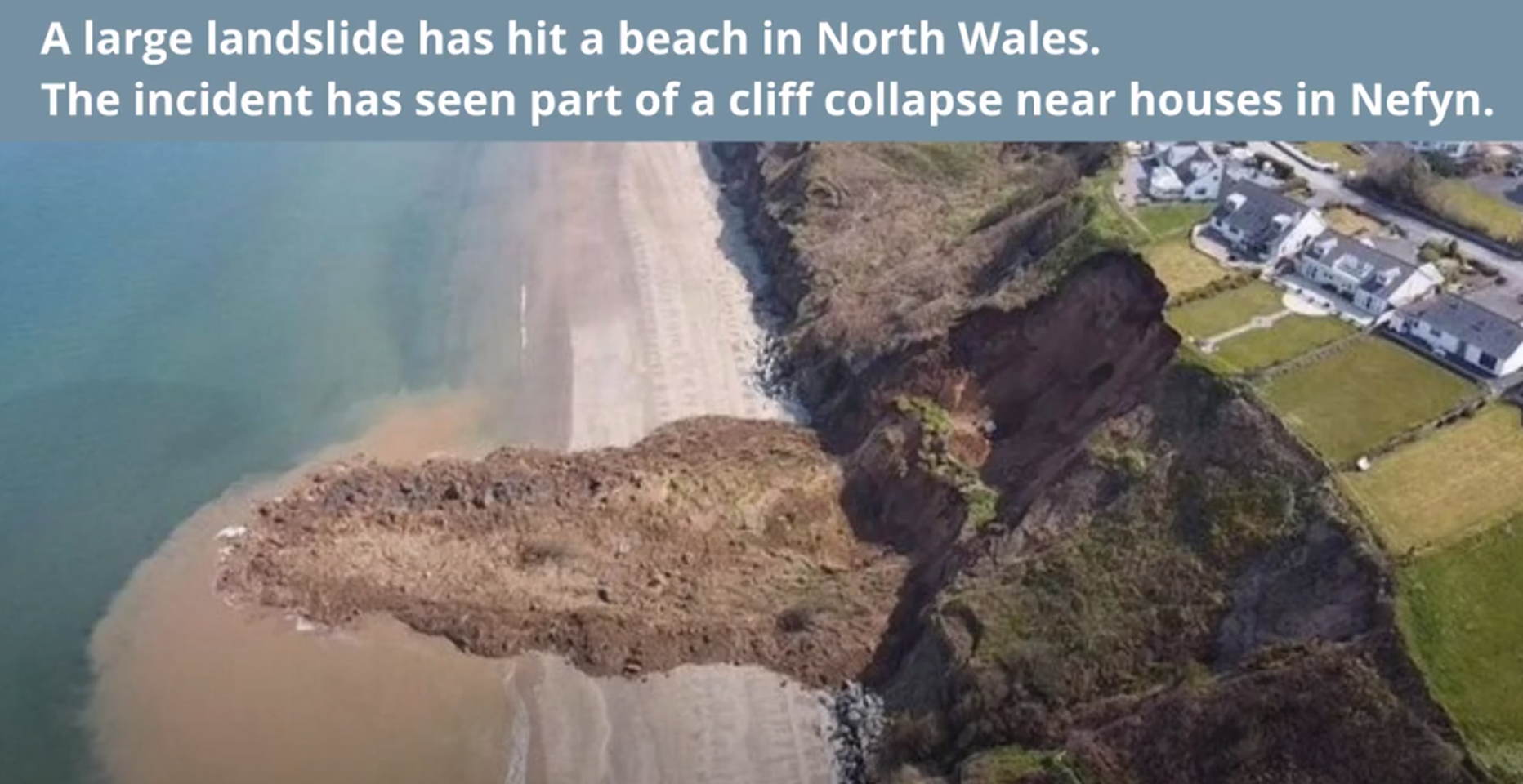 Suurbritanias Põhja-Walesis varisenud rannikuosa hävitas osa eramajade aiast