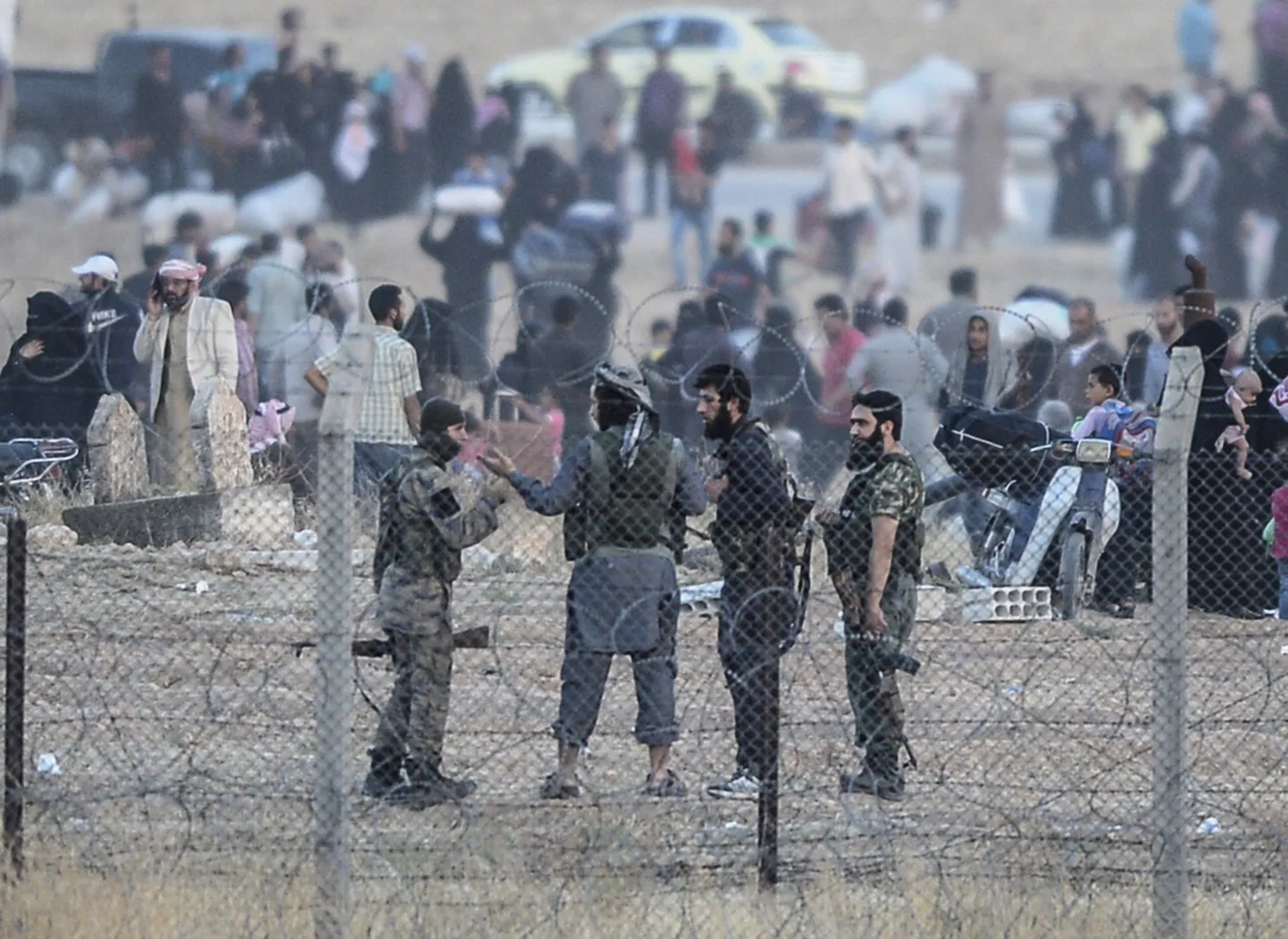 Nn Islamiriigi võitlejad Süürias Tal Abyadi linnas.