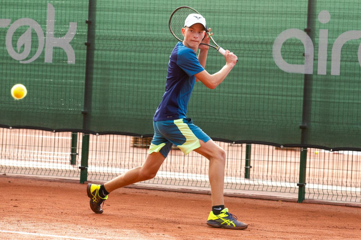 Markus Mihchelis võitis täna «Tennis Europe» sarja avaringis esimese seti, ent pidi võitlusliku kohtumise järel tunnistama lätlasest konkurendi paremust.